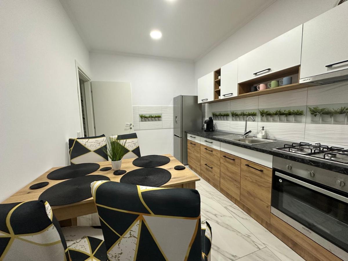 Golden Garden Luxury Apartment In Bucarest Exterior foto
