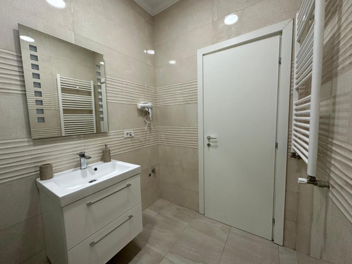 Golden Garden Luxury Apartment In Bucarest Exterior foto